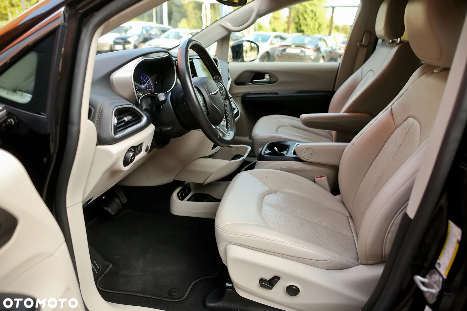 Chrysler Pacifica - 23