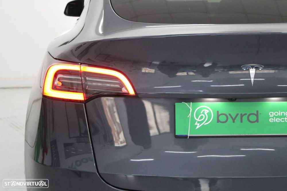 Tesla Model Y Long Range Dual Motor AWD - 6