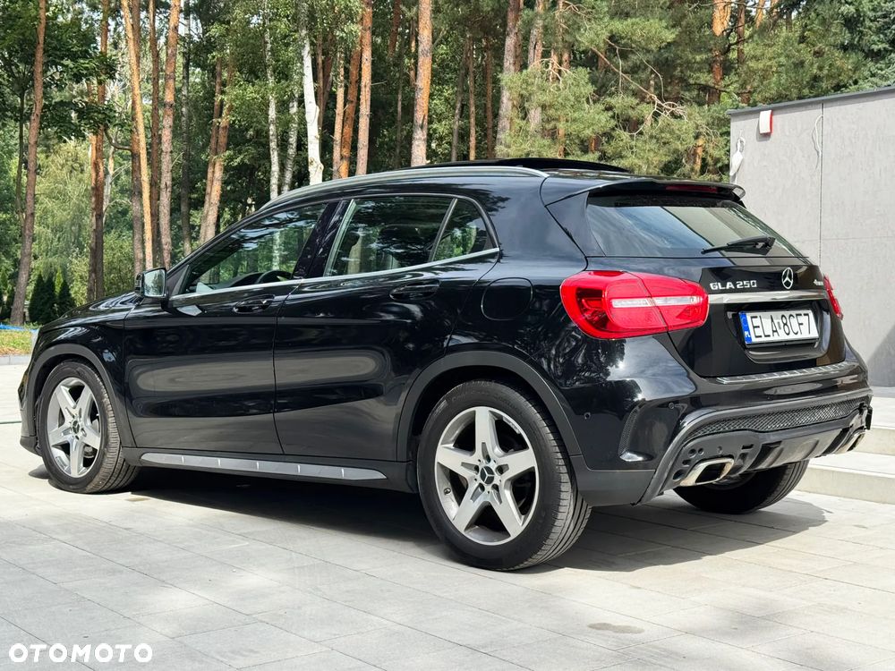 Mercedes-Benz GLA 250 4Matic 7G-DCT AMG Line - 11