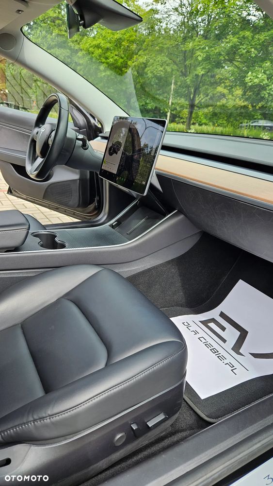 Tesla Model 3 - 24