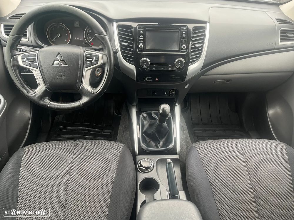 Mitsubishi L200 2.4 DI-D CD Instyle Strakar 4WD - 11