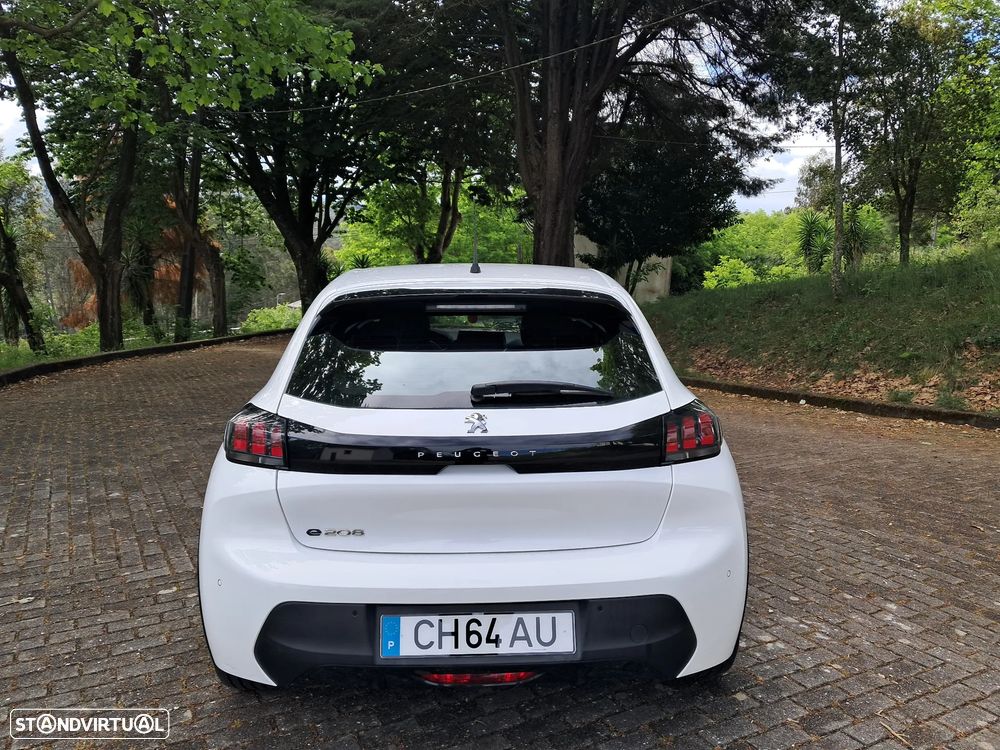 Peugeot e-208 Allure Pack - 13