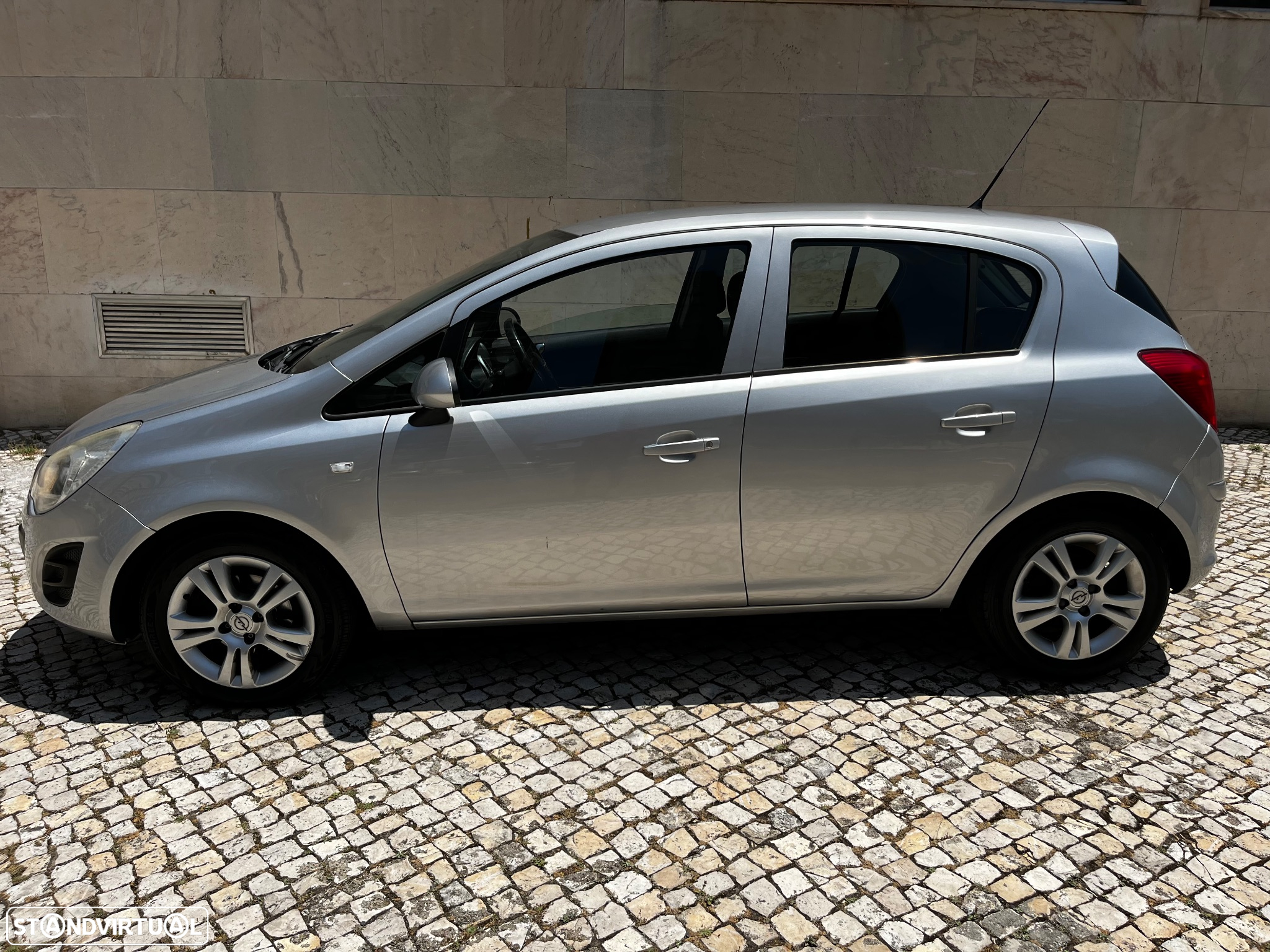 Opel Corsa 1.3 CDTi Enjoy EcoFLEX - 18