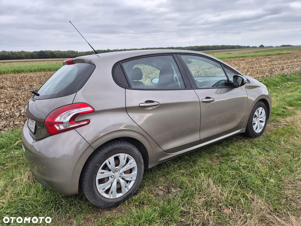 Peugeot 208 - 10