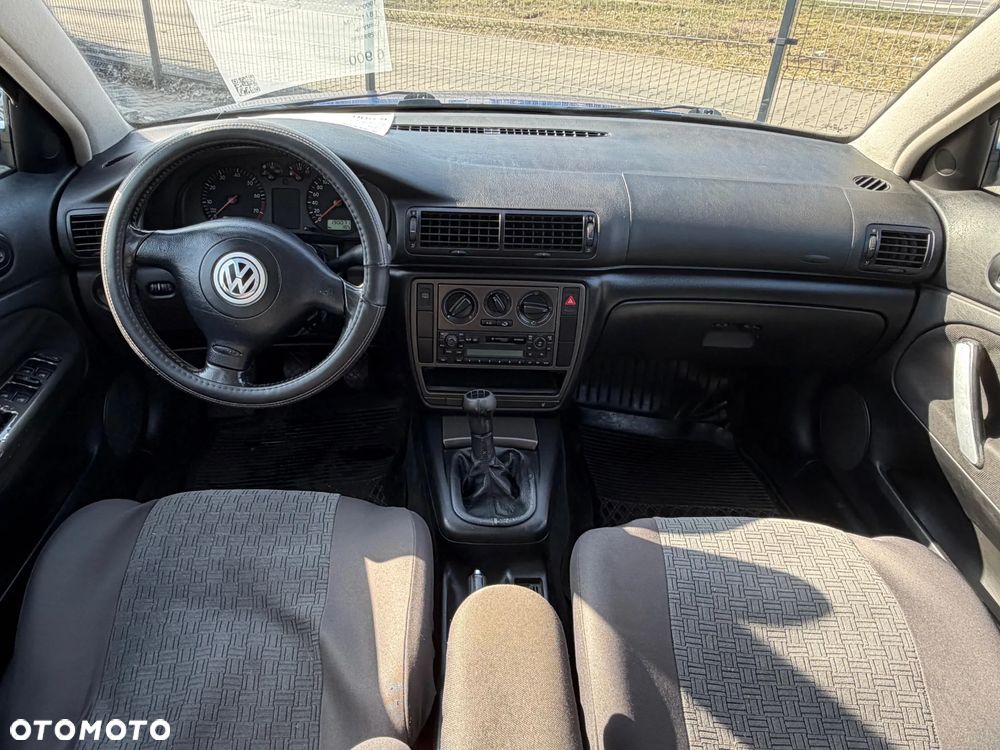 Volkswagen Passat 1.8 Comfortline - 16