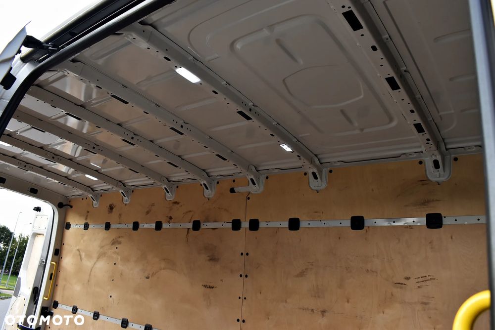 Volkswagen Crafter - 9