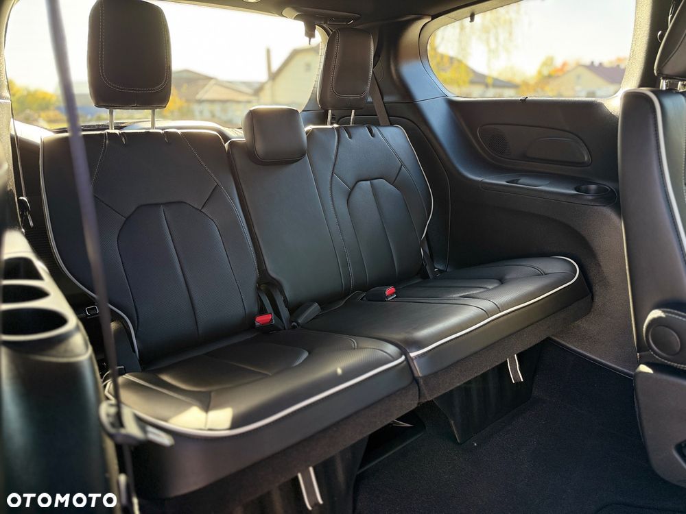 Chrysler Pacifica - 26