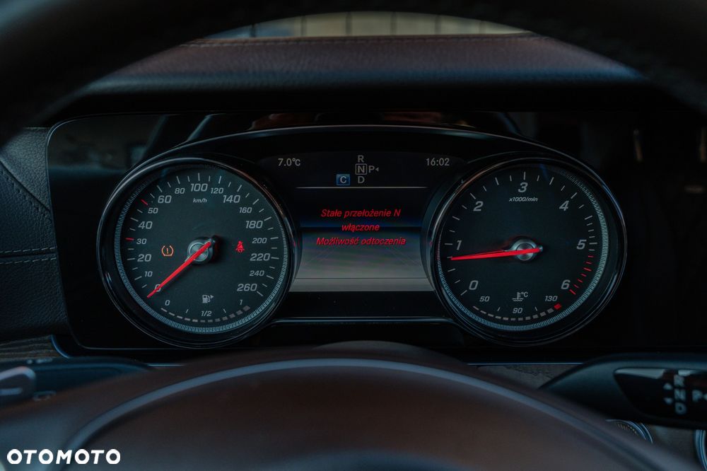 Mercedes-Benz Klasa E 220 d 4-Matic Business Edition 9G-TRONIC - 28
