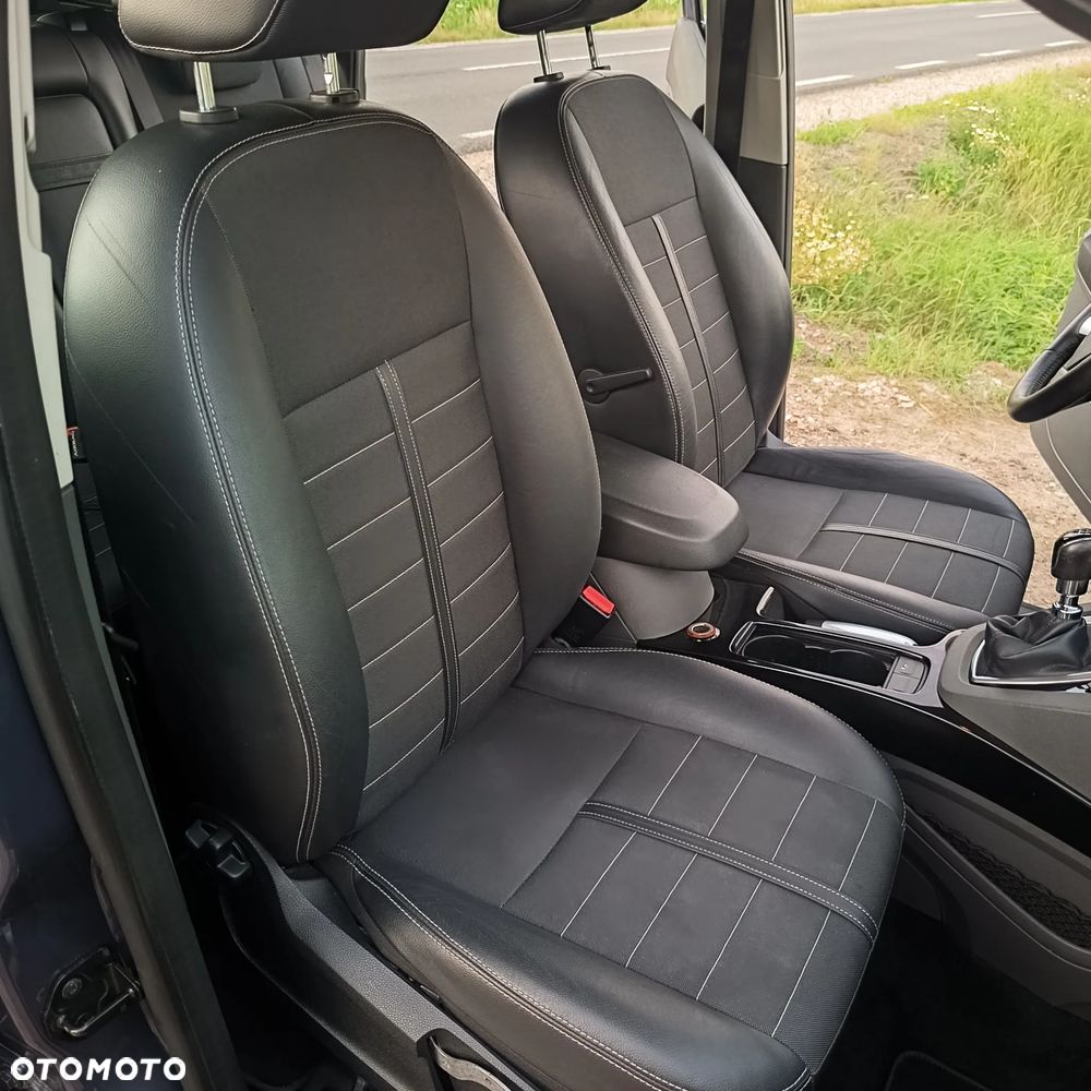 Ford Kuga 2.0 TDCi 2x4 Titanium - 31