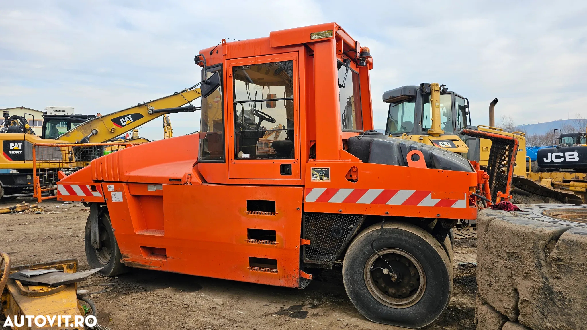 Caterpillar CAT PS 300 Cilindru compactor polipneu - 2