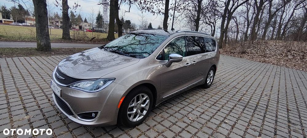 Chrysler Pacifica - 35