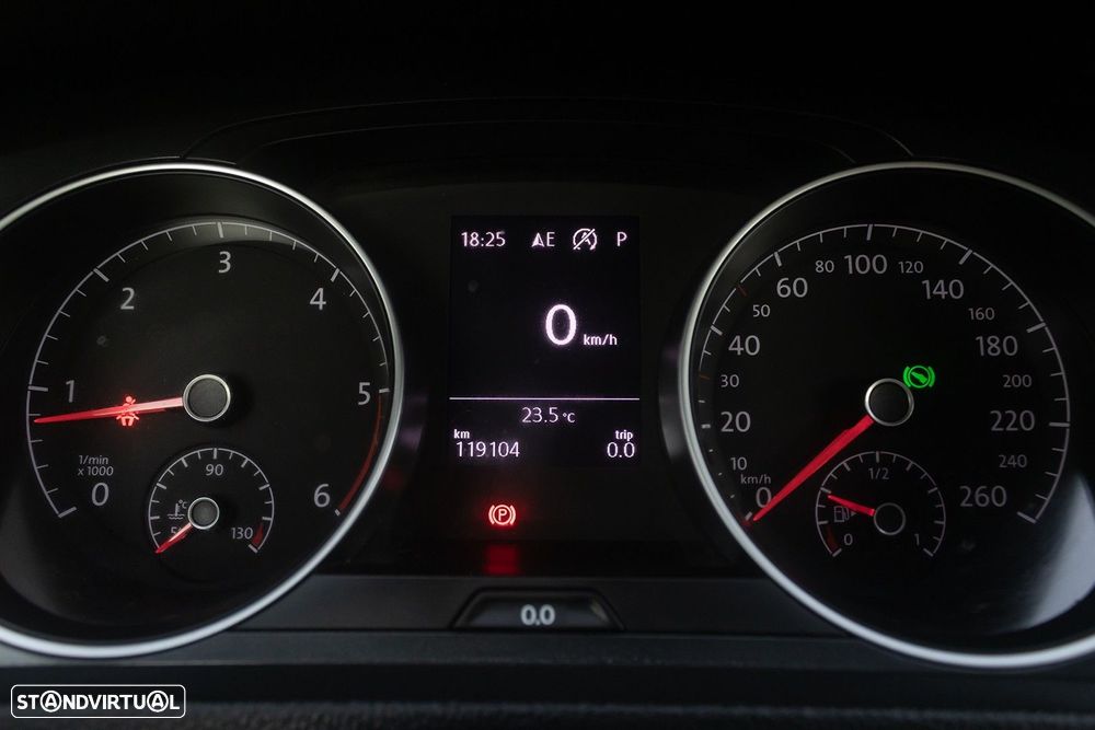 VW Golf 1.6 TDI Highline DSG - 16