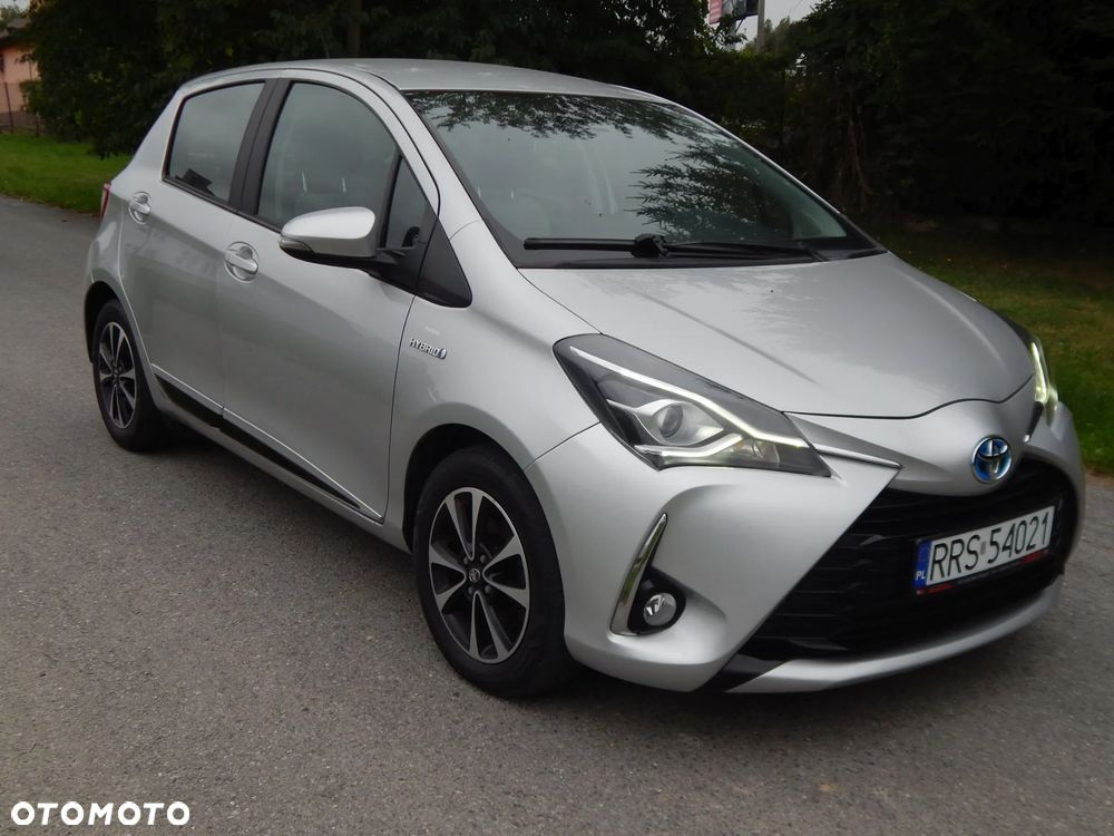 Toyota Yaris Hybrid 100 Premium - 5