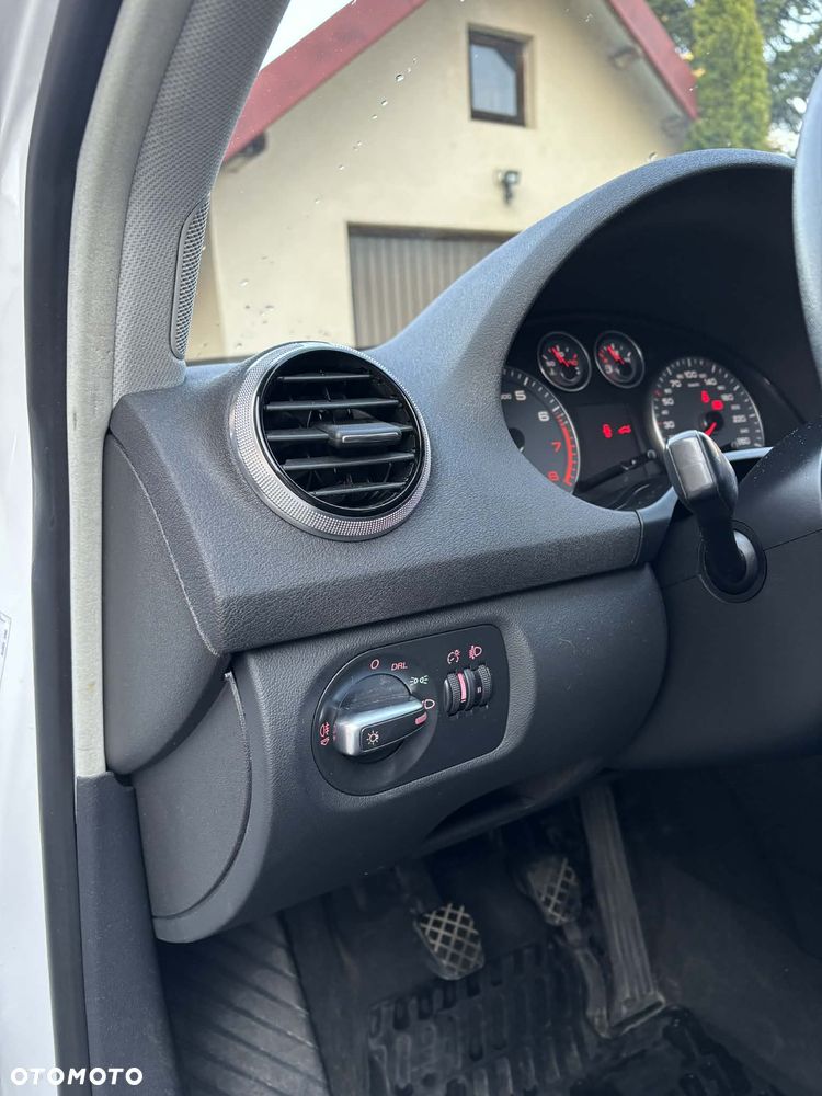 Audi A3 Sportback 1.6 Ambiente - 12