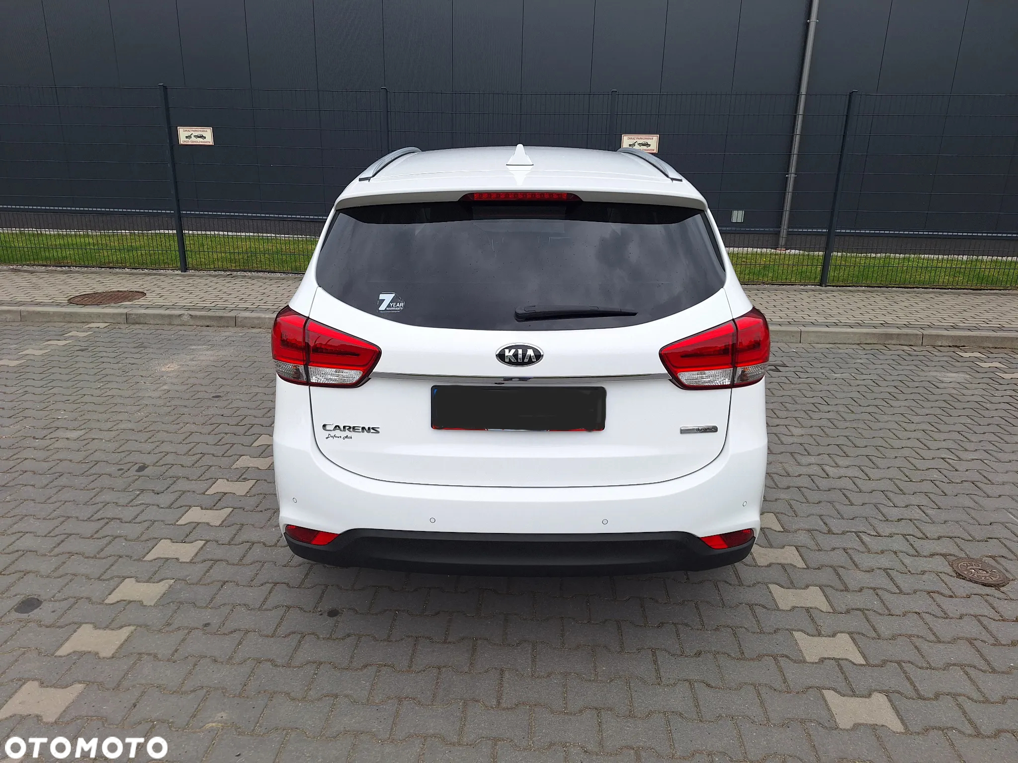 Kia Carens - 10