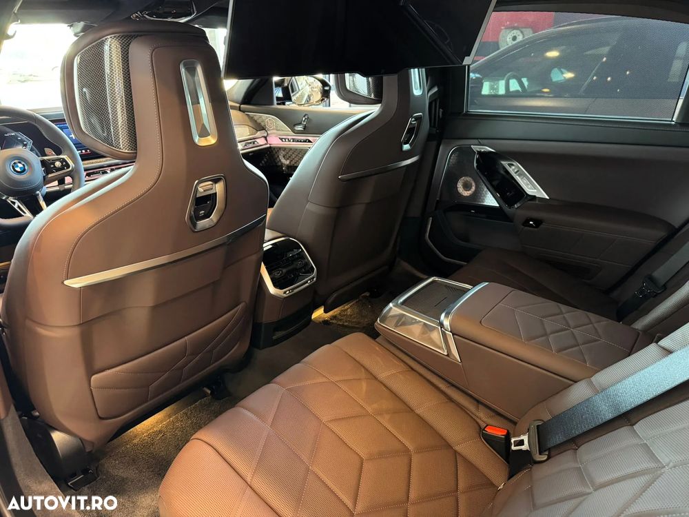 BMW M7 M760e xDrive AT PHEV - 12