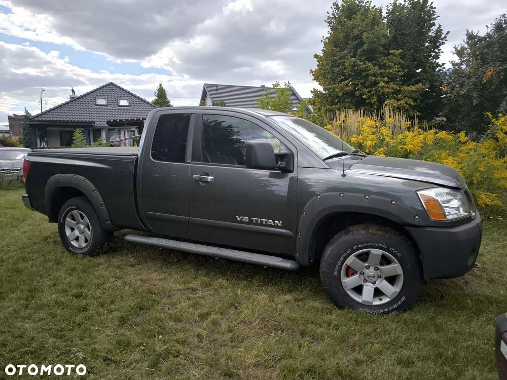 Nissan Titan - 2