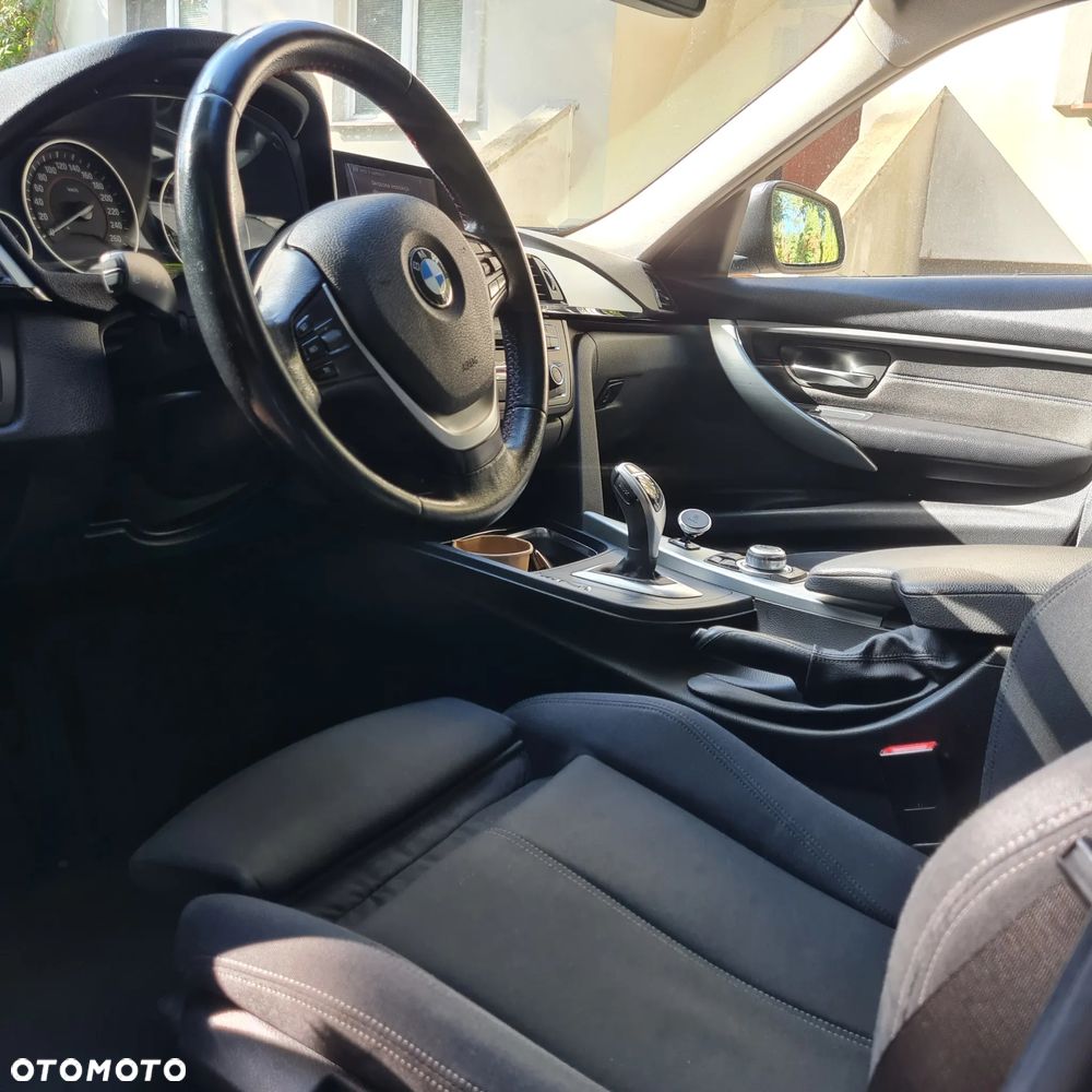BMW Seria 3 320d Touring Sport Line - 25