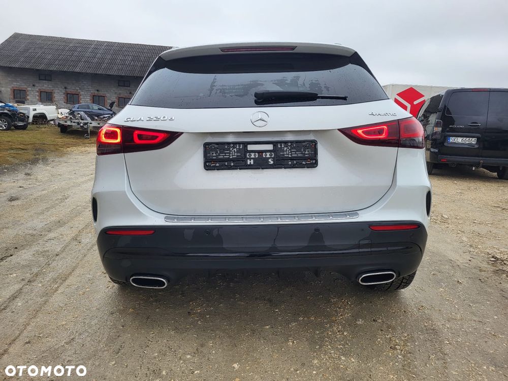 Mercedes-Benz GLA 220 d 4Matic 8G-DCT AMG Line - 9