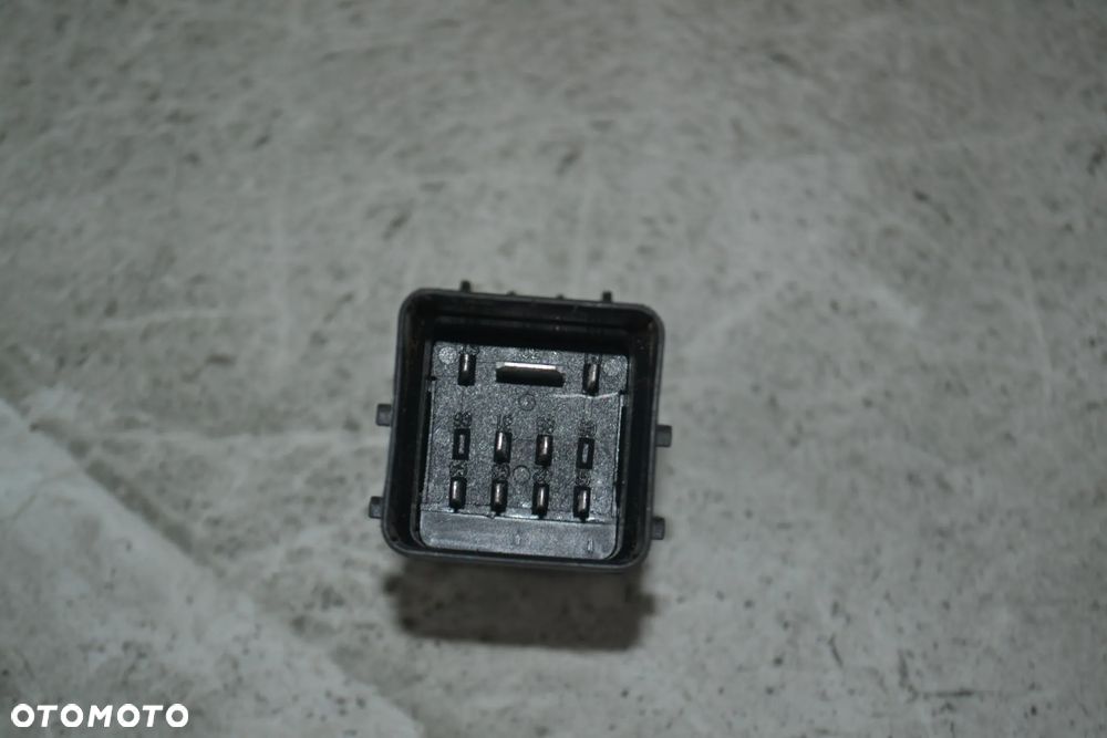 VW AUDI SEAT SKODA FIAT PRZEKAŹNIK ŚWIEC ŻAROWYCH 0281003039 - 3