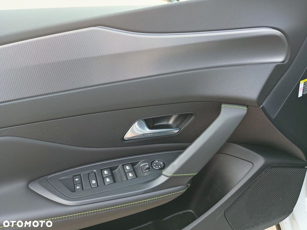Peugeot 408 1.6 Plug-In Hybrid 225 GT EAT8 - 19