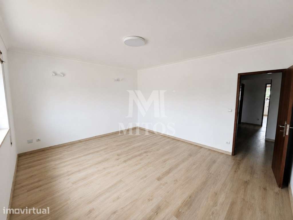 Apartamento T3 em Darque com localização privilegiada e excelentes ... - Grande imagem: 2/17
