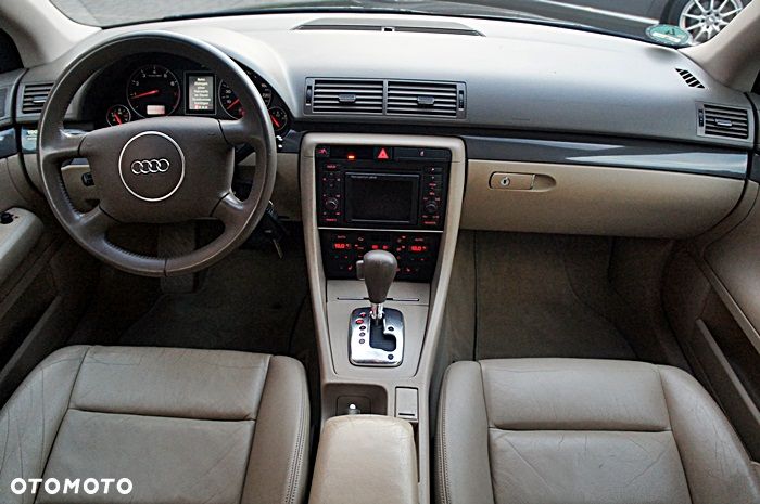 Audi A4 Limousine - 5