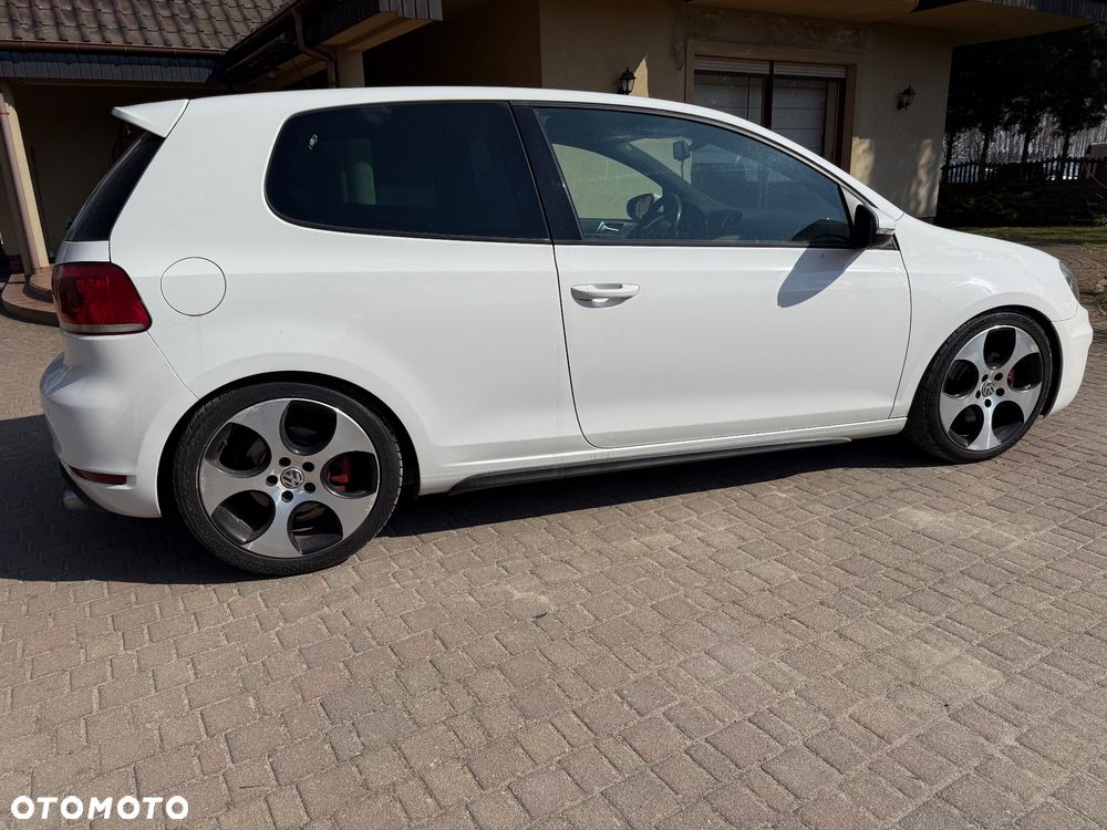 Volkswagen Golf 2.0 GTI adidas - 14