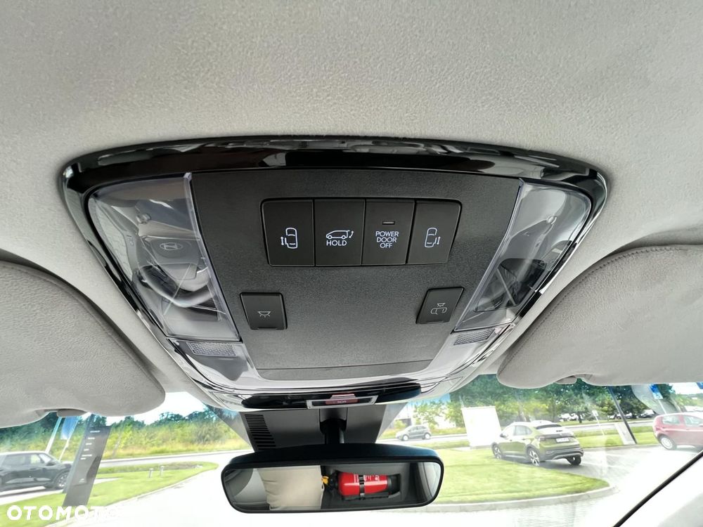 Hyundai Staria - 15