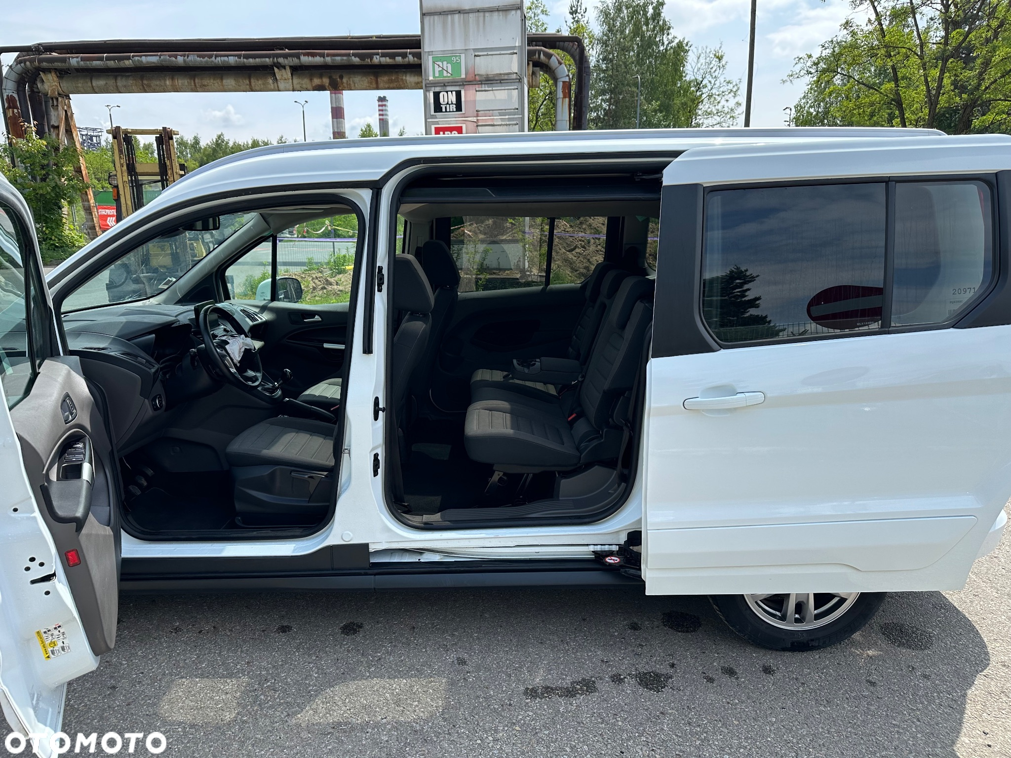 Ford Tourneo Connect Grand - 24