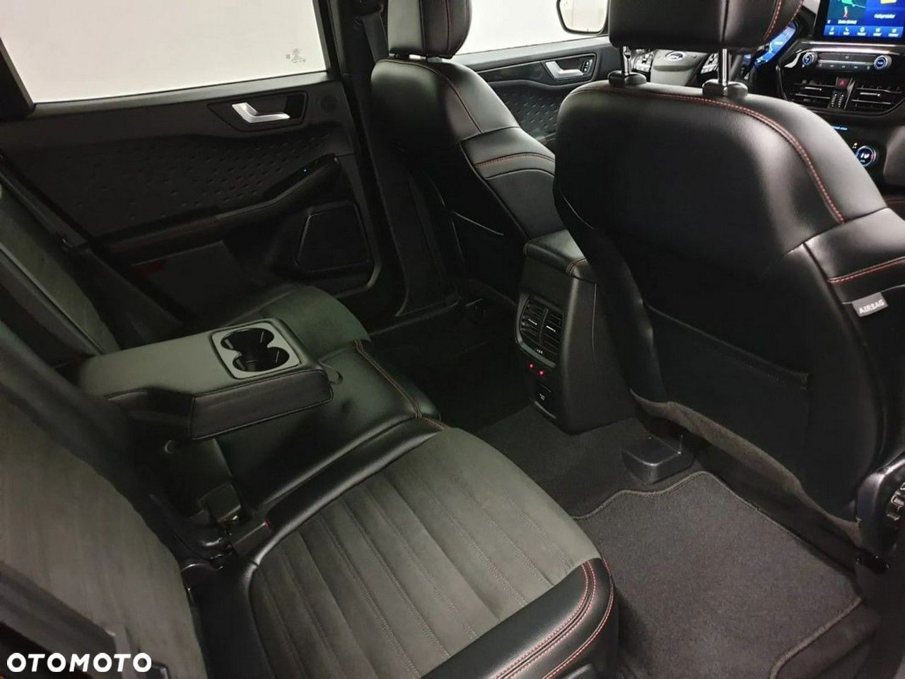 Ford Kuga 2.0 EcoBlue 4x4 ST-LINE X - 25