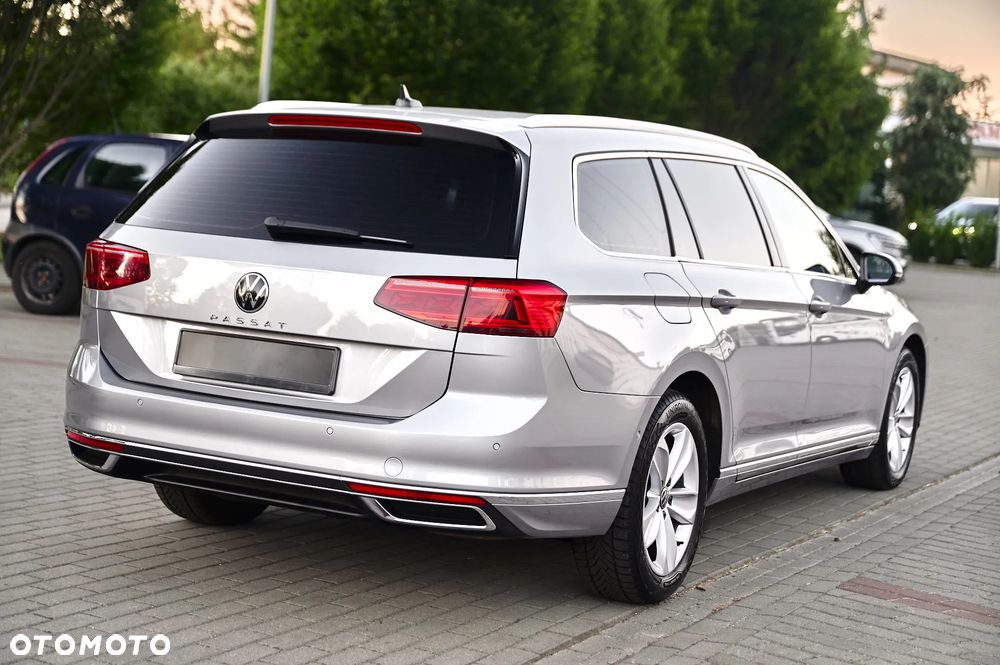 Volkswagen Passat - 11