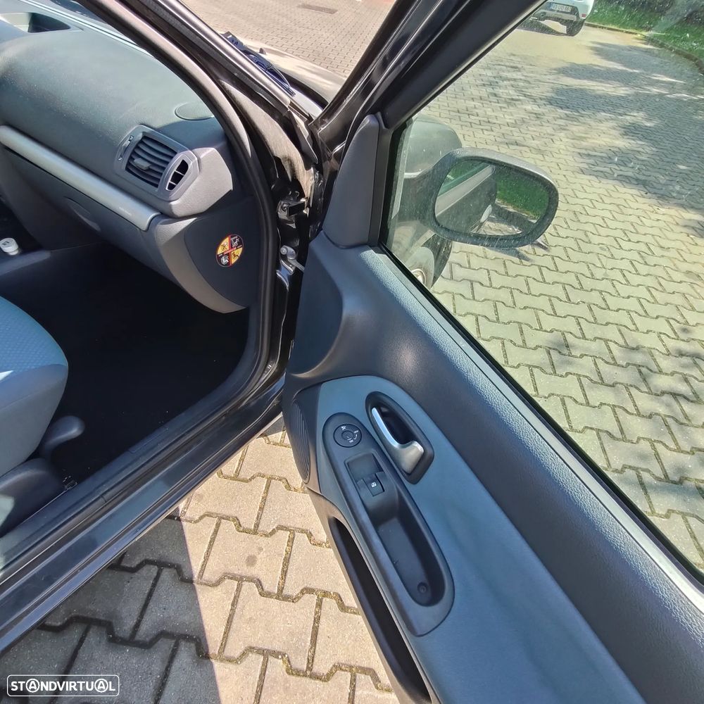 Renault Clio 1.2 16V SE Extreme - 17