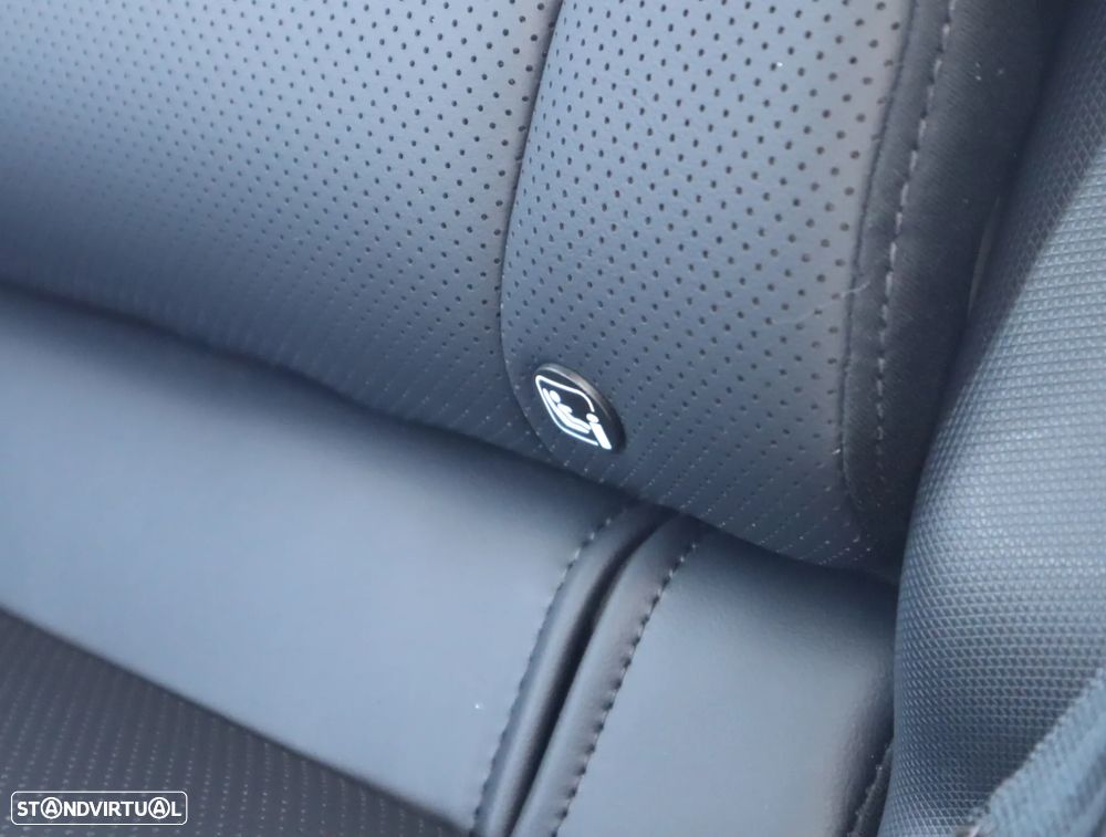 Ford Mustang Mach-E AWD PREMIUM - 25