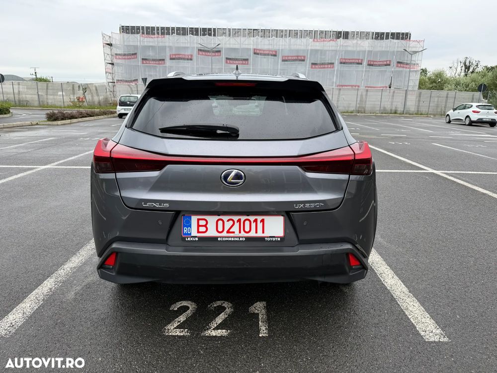 Lexus UX 250h E-FOUR Executive - 8