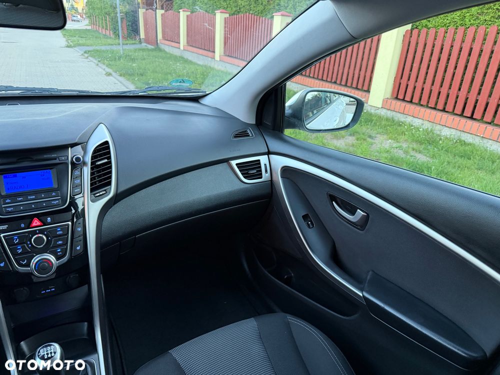 Hyundai i30 1.6 Comfort World Cup - 24