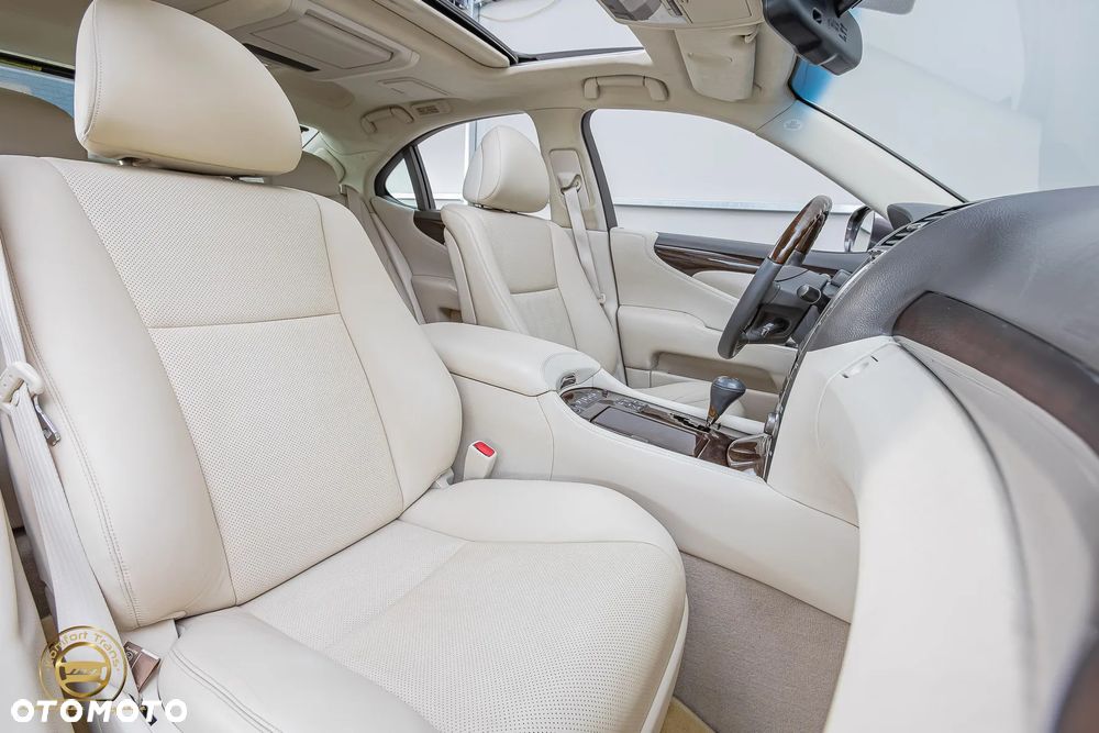 Lexus LS - 13