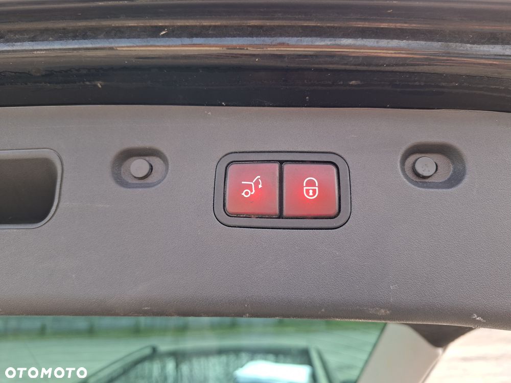 Mercedes-Benz Klasa E 55 AMG Automatik - 31