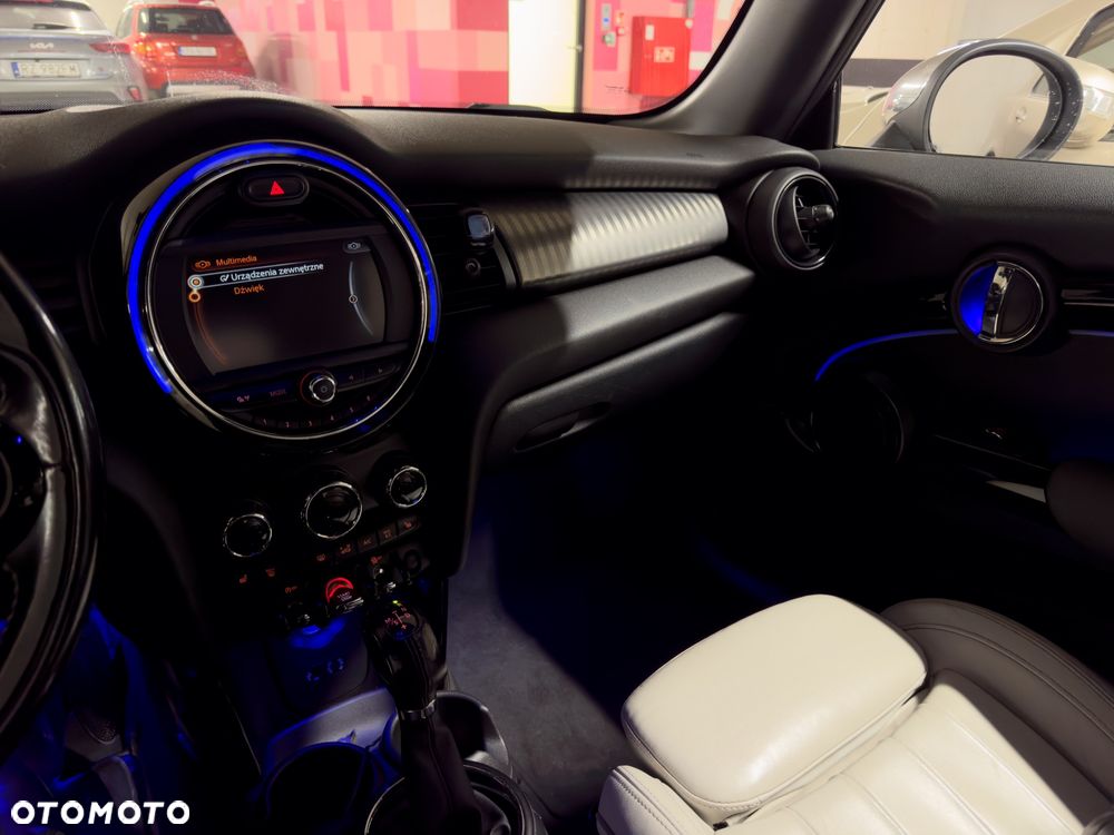 MINI Cooper Standard - 12