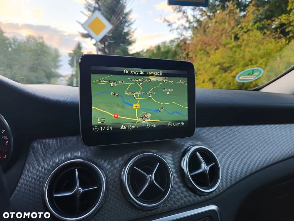 Mercedes-Benz GLA 200 Urban - 6