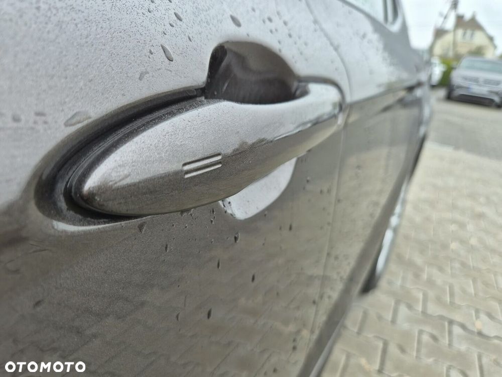 Toyota Camry 2.5 Hybrid Comfort CVT - 24