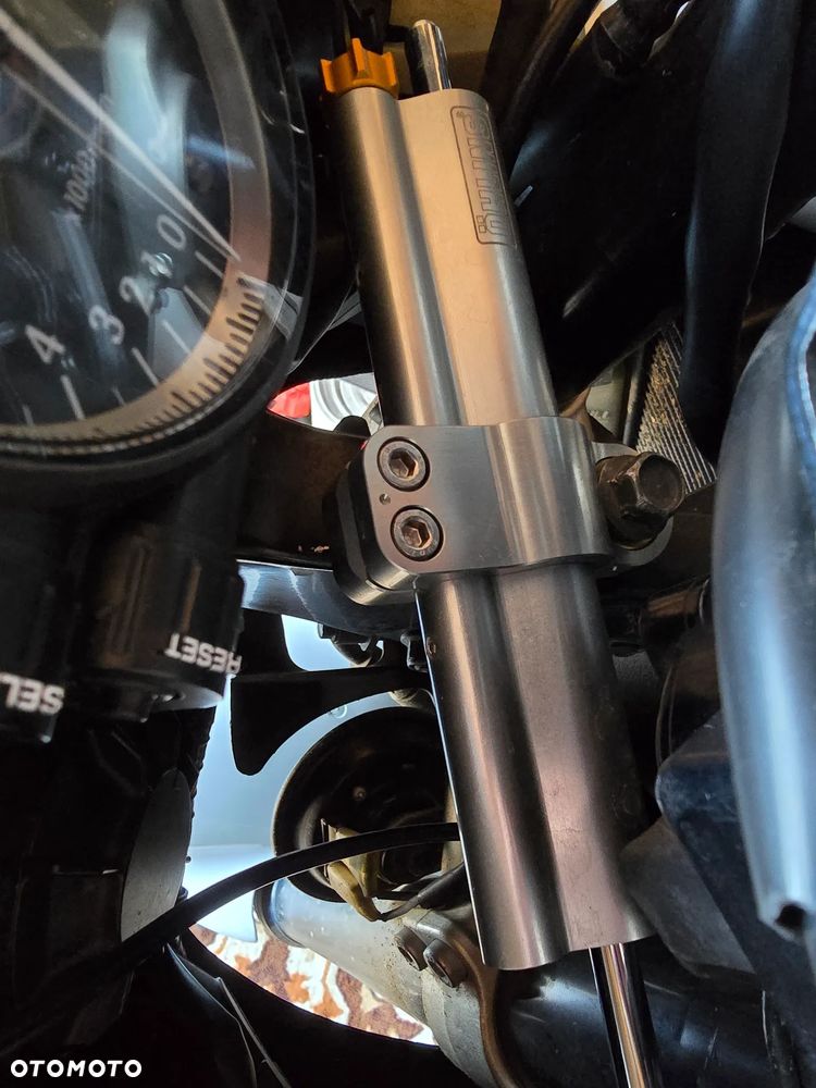 Yamaha R1 - 7