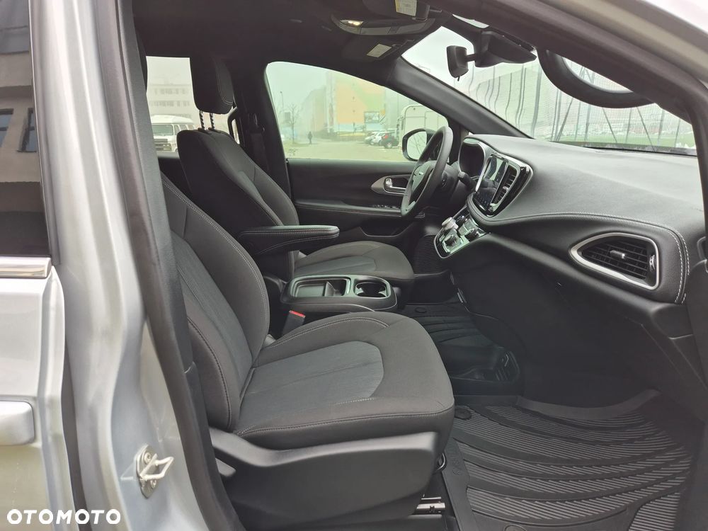 Chrysler Pacifica - 15