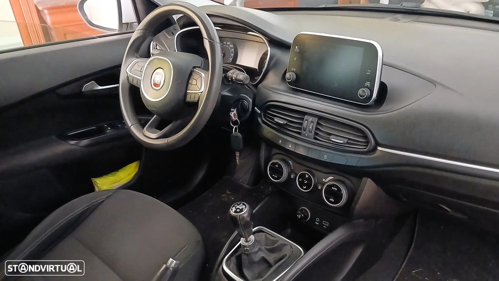 Fiat Tipo Station Wagon 1.3 M-Jet Lounge - 30
