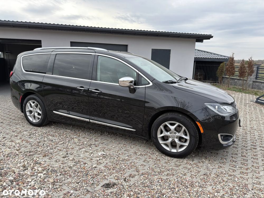 Chrysler Pacifica - 2