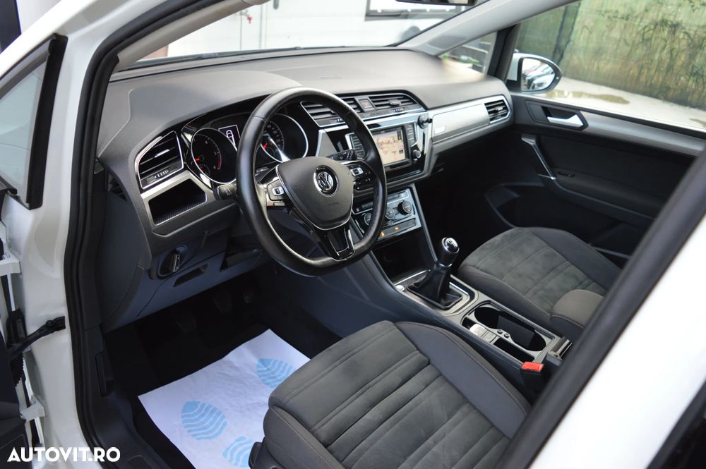 Volkswagen Touran 2.0 TDI SCR Highline - 20