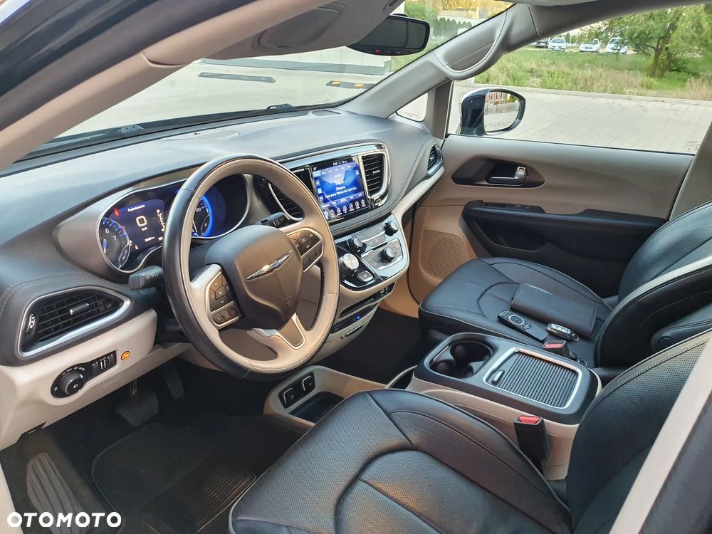 Chrysler Pacifica - 18