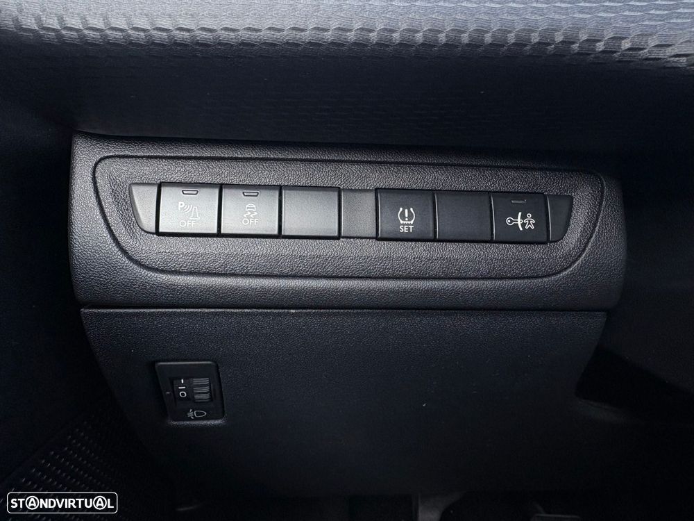 Peugeot 2008 1.2 PureTech Allure - 32