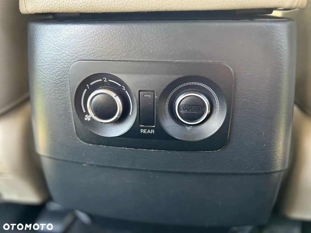 Mitsubishi Pajero - 34