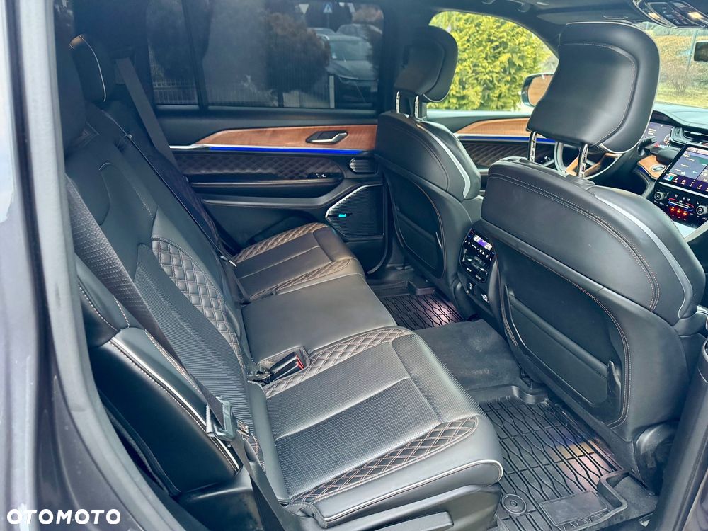 Jeep Grand Cherokee - 11